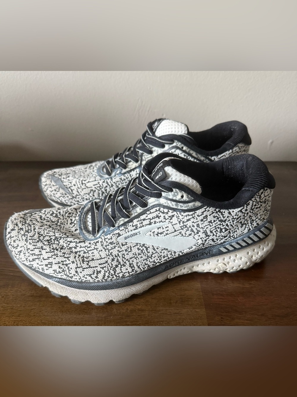 Brooks Adrenaline GTS 20 Womens Size 7.5B 1202961B167 Walking Running Shoes